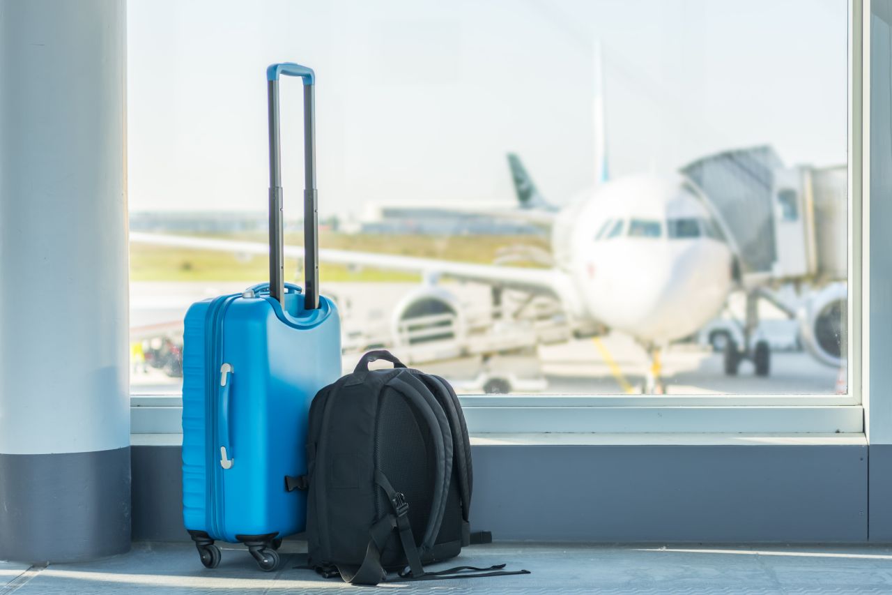Porównanie rozmiarów walizek kabinowych akceptowanych przez komercyjne linie lotnicze