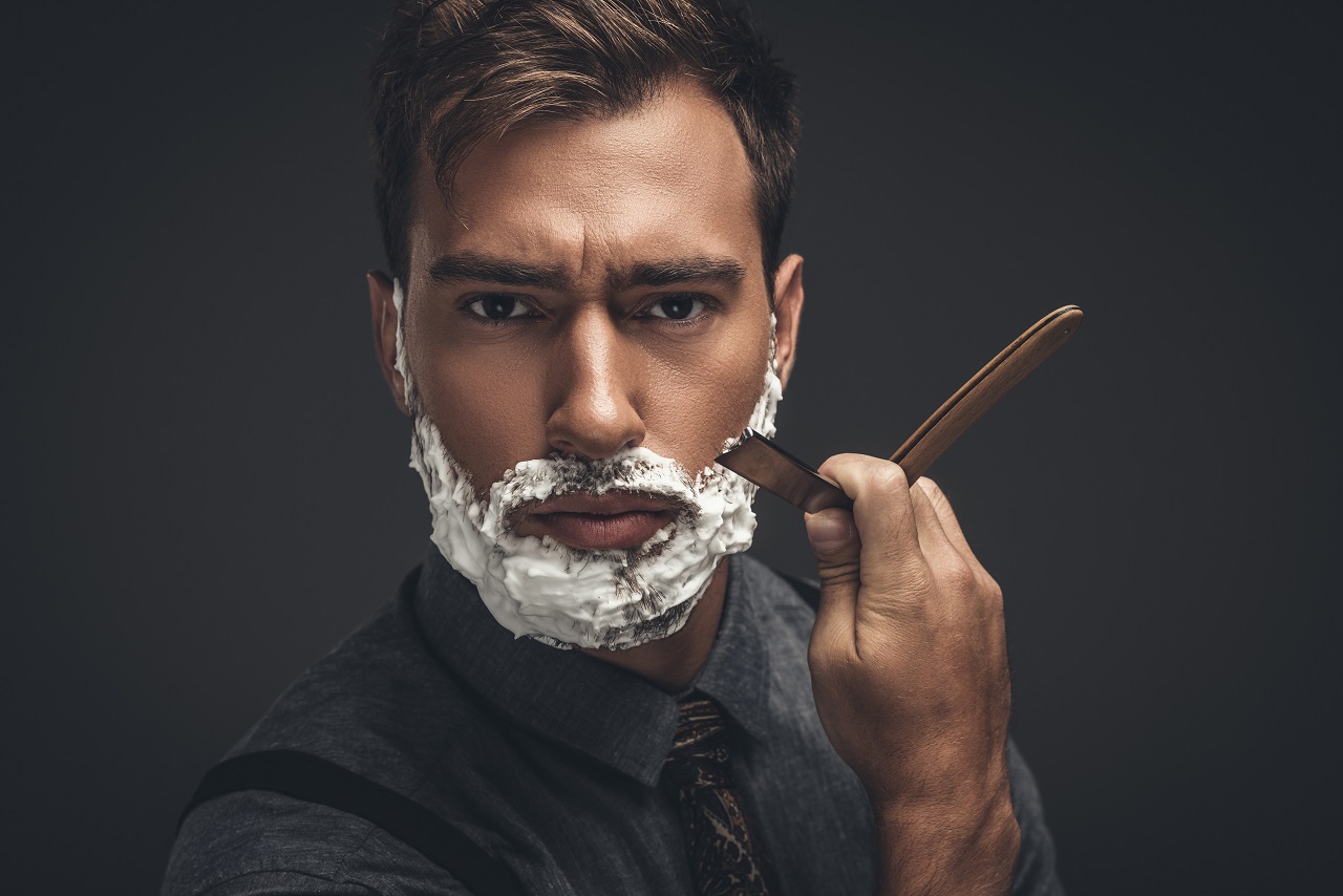 Czy warto w dzisiejszych czasach golić się za pomocą brzytwy?