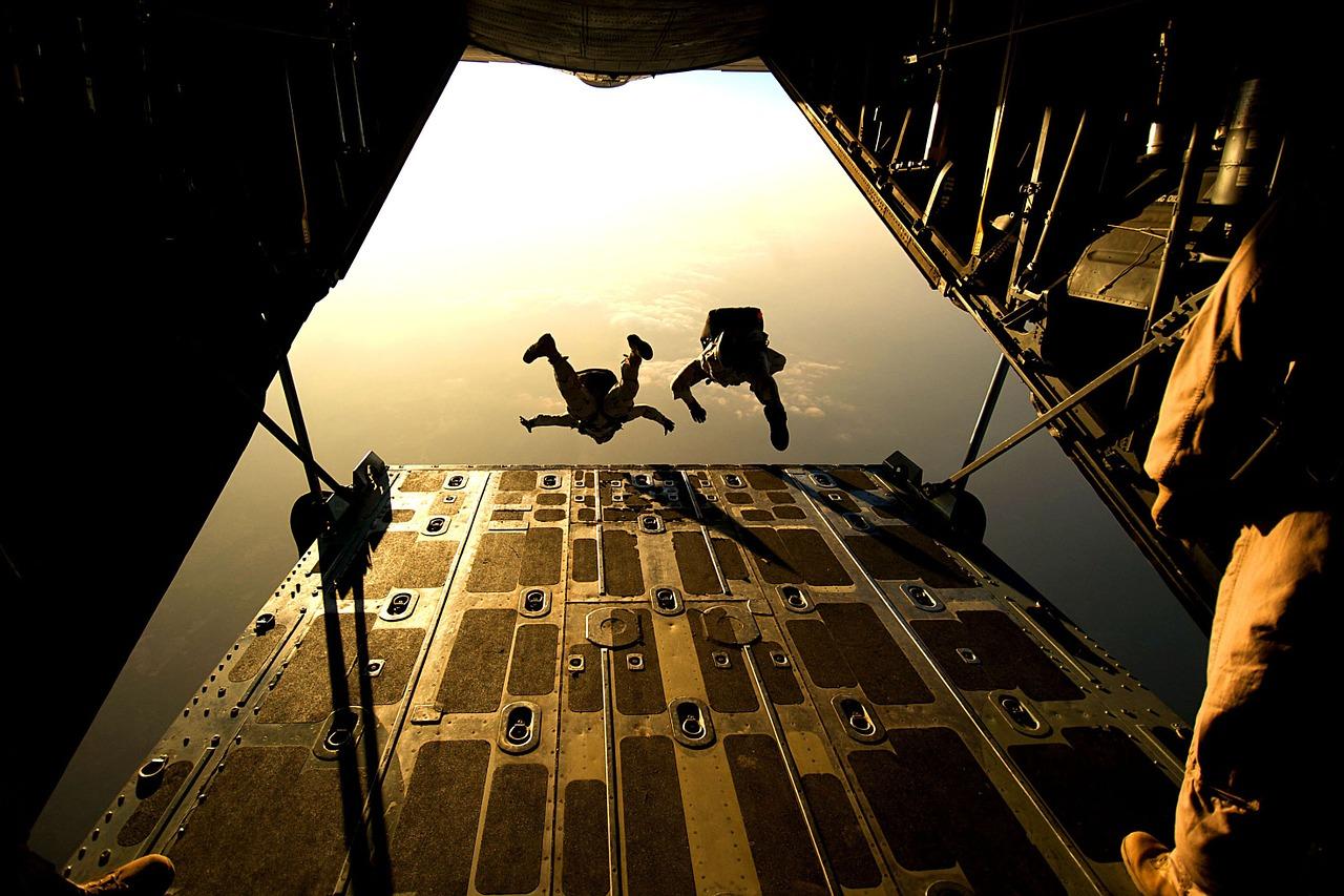 Skoki spadochronowe – jako niezapomniane atrakcje