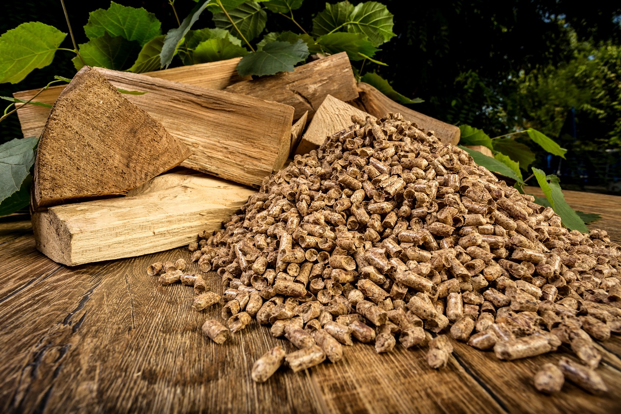 Dlaczego pellet jest lepszym rozwiązaniem dla osób, które ogrzewają się drewnem?